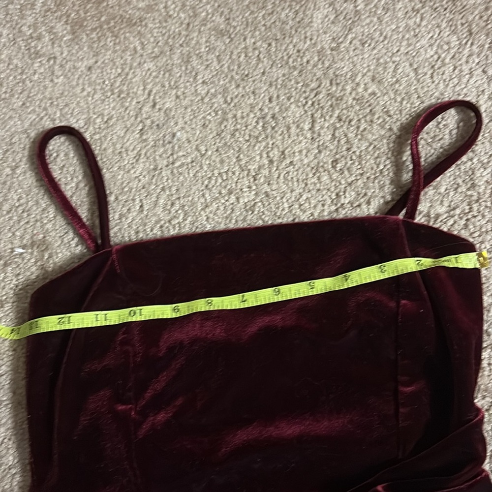 Windsor Burgundy Homecoming dress - Picture 4 of 5